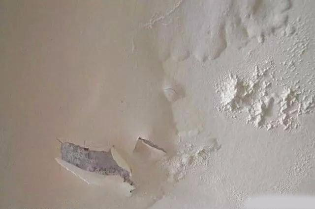 裝修是一件費心費力，卻又很享受的過程，看著毛坯房變成溫馨的小家，內心的滿足感是無法代替的。為了裝修，從家裝布局設計到建材市場千挑萬選，終于把房子裝成了你想要的樣子。然而，沒住多久卻發現乳膠漆墻面起泡，心里別提多難過。為何人人稱贊的乳膠漆會出現起泡問題呢?本期，恩澤小博士和大家一起探討乳膠漆墻面起泡的原因和解決方法!